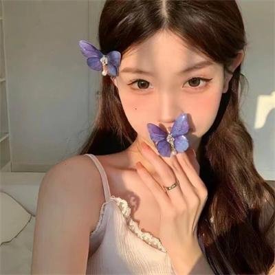 绯红色的窗帘